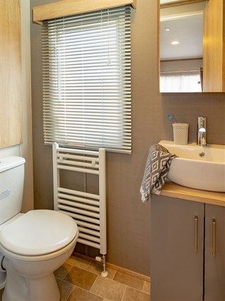 2027 Carnaby Oakdale Centre Lounge Static Caravan Holiday Home shower room