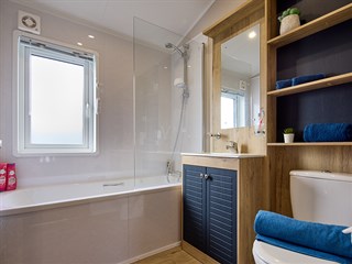 2025 Willerby New Holland Static Lodge Holiday Home main bedroom en suite