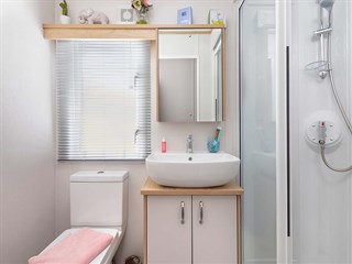 2025 Carnaby Highgrove Static Lodge Holiday Home main bedroom en suite