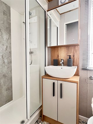 2026 ABI Saffron Static Caravan Holiday Home main bedroom en suite