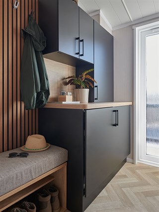 2027 Swift Toronto Urban Static Lodge Holiday Home hallway