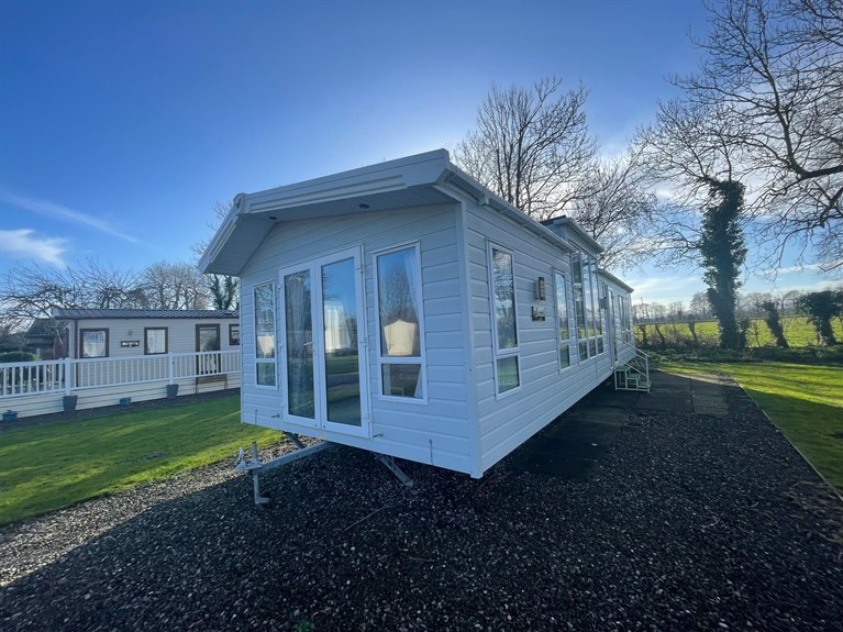 Used 2018 Willerby Linear 40 x 13 feet 2 Bedrooms (Sleeps 4/6)