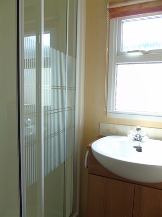 2003 Cosalt Carlton 36ft x 12ft, 3 bedroom Static Caravan Holiday Home shower room