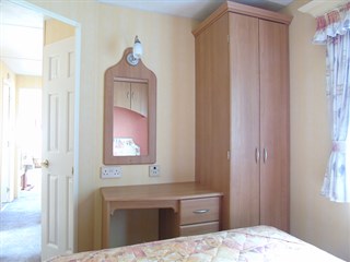 2003 Cosalt Carlton 36ft x 12ft, 3 bedroom Static Caravan Holiday Home main bedroom vanity table
