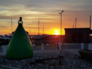 The harbour is right next to the caravan park giving access to beach walks and nautical activities